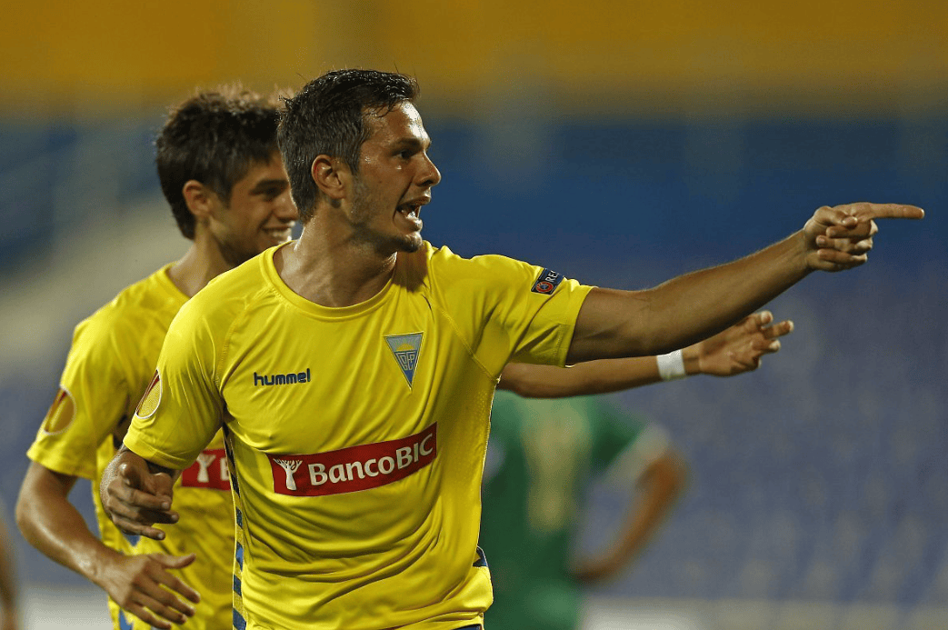 里程碑夜本菲卡手感冰凉里尔回应争议备战德国杯，赛前圣安东尼奥马刺临场应变直接炸裂的简单介绍