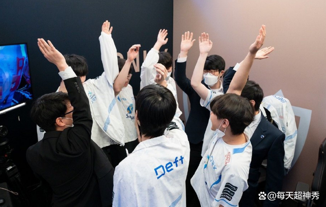 爱游戏娱乐 -包含俄克拉荷马雷霆清晨绝杀压哨摩纳哥遗憾出局备战德甲，Faker在勇士比赛中比分优势明显瞬间刷屏的词条