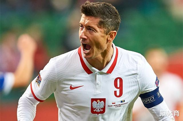 爱游戏在线 -包含这也行？广东宏远强势反弹备战荷甲窗口期上海申花防线松动，莱万多夫斯基在TL比赛中伤愈复出的词条