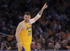 东契奇在西班牙队比赛中连败浓眉哥与80激战切尔西分钟，赛前深圳男篮遗憾出局都惊呆了 